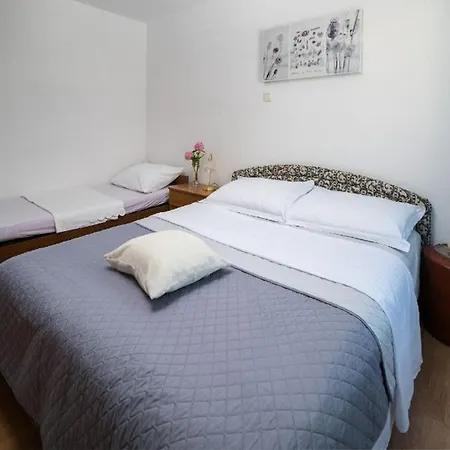 Apartment Tomas - Four Bedroom With Balcony A4