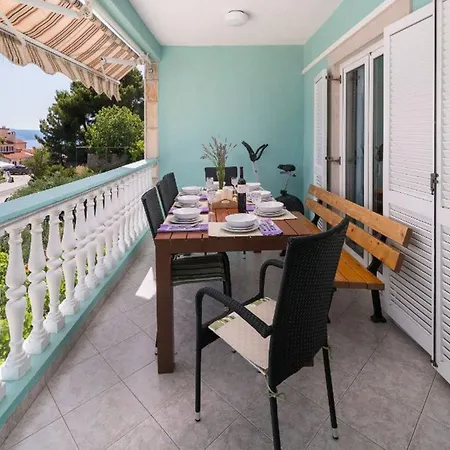 Tomas - Four Bedroom With Balcony A4 Apartment