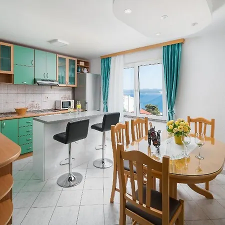 Tomas - Four Bedroom With Balcony A4