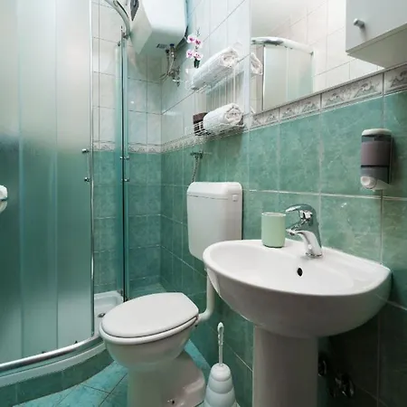 아파트 Tomas - Four Bedroom With Balcony A4