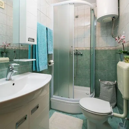 아파트 Tomas - Four Bedroom With Balcony A4 *