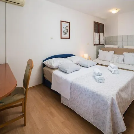아파트 Tomas - Four Bedroom With Balcony A4