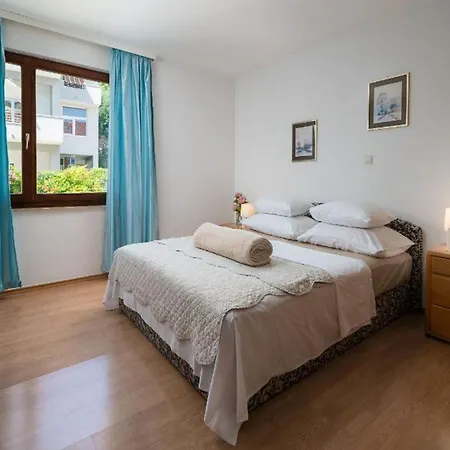 아파트 Tomas - Four Bedroom With Balcony A4
