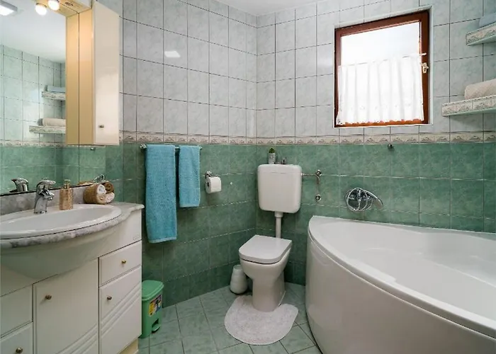 Tomas - Four Bedroom With Balcony A4 Appartement *