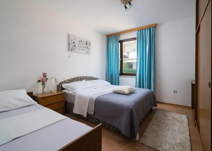 Appartement Tomas - Four Bedroom With Balcony A4