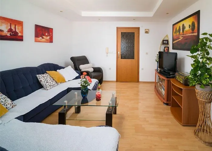 Tomas - Four Bedroom With Balcony A4 Appartement *
