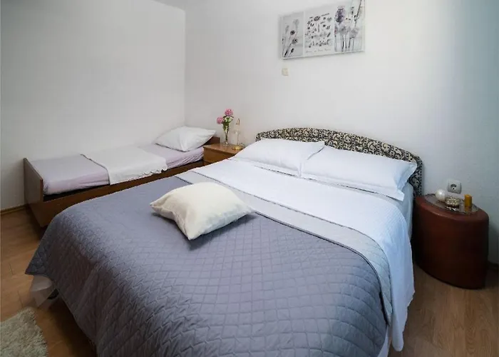 Appartement Tomas - Four Bedroom With Balcony A4