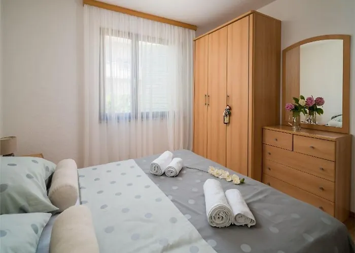 Appartement Tomas - Four Bedroom With Balcony A4 *