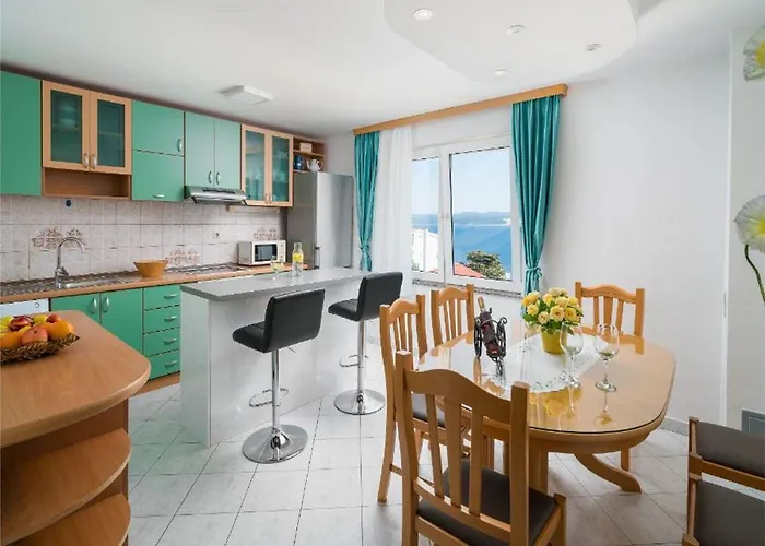 Tomas - Four Bedroom With Balcony A4