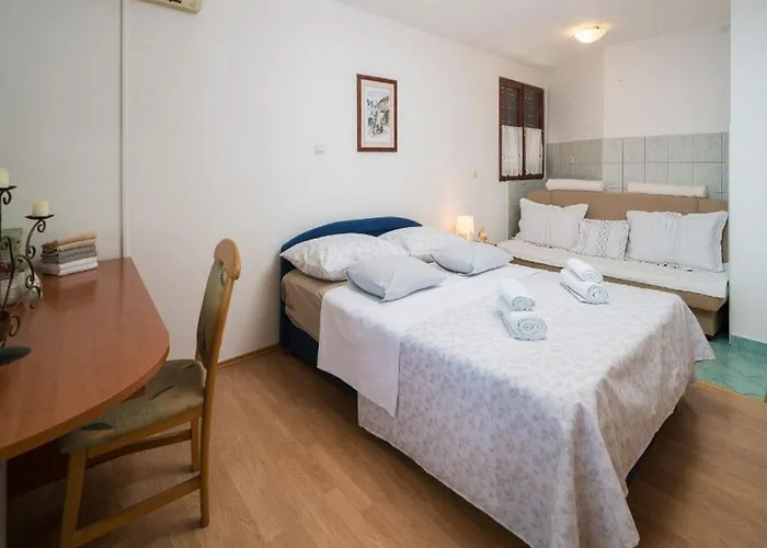 Appartement Tomas - Four Bedroom With Balcony A4