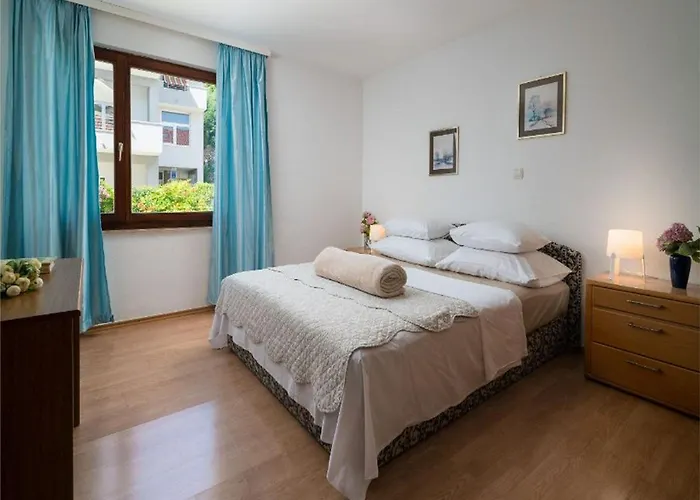 Appartement Tomas - Four Bedroom With Balcony A4